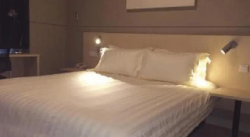 Bed in Jinjiang Inn Baotou Salaqi Railway Station