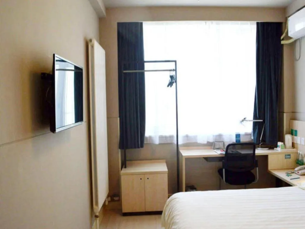 Bed in Jinjiang Inn Hohhot Dazhao Hospital Metro Station