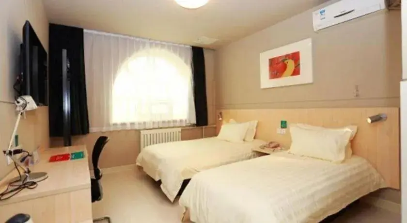 Bed in Jinjiang Inn Hotel Tianjin Xinkai Road Branch Bed in Jinjiang Inn Hotel Tianjin Xinkai Road Branch