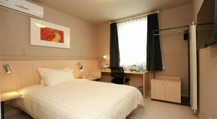 Bed in Jinjiang Inn Hotel Tianjin Xinkai Road Branch Bed in Jinjiang Inn Hotel Tianjin Xinkai Road Branch