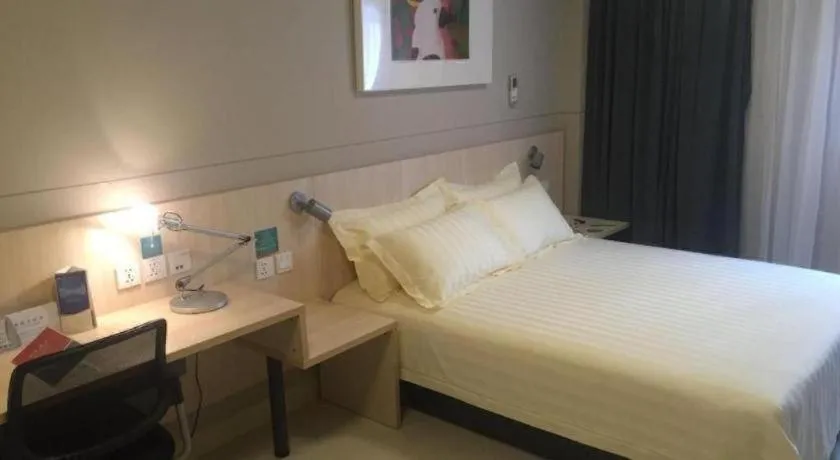 Bed in Jinjiang Inn Hotel Tianjin Xinkai Road Branch