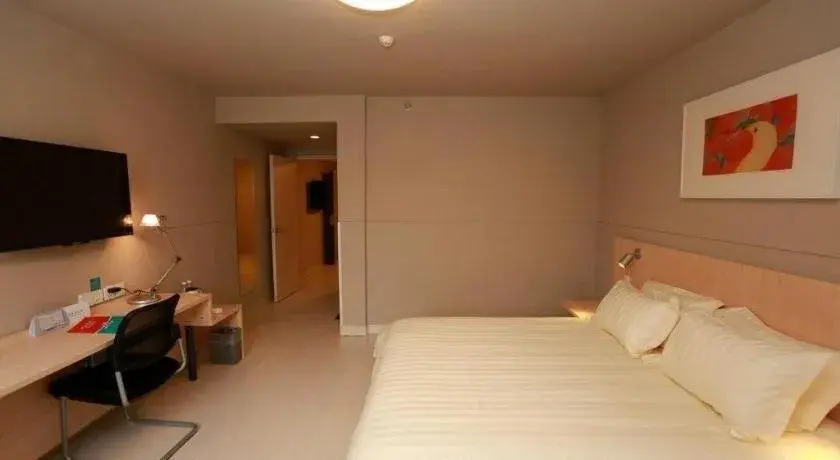 Bed in Jinjiang Inn Hotel Tianjin Xinkai Road Branch Bed in Jinjiang Inn Hotel Tianjin Xinkai Road Branch