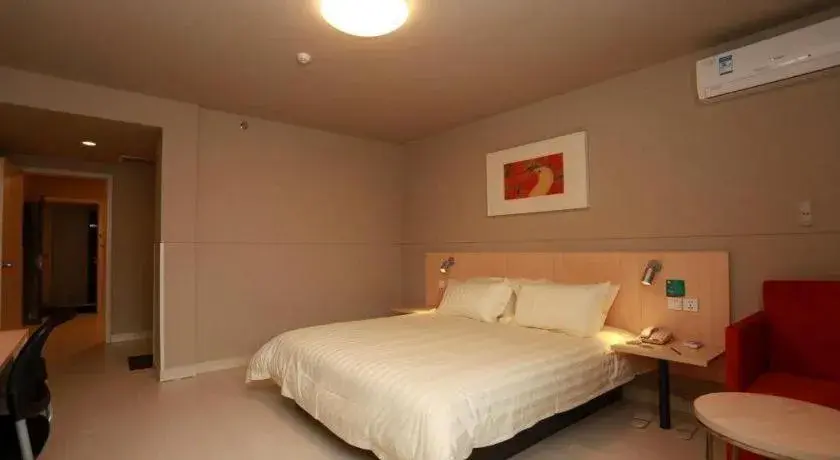 Bed in Jinjiang Inn Hotel Tianjin Xinkai Road Branch Bed in Jinjiang Inn Hotel Tianjin Xinkai Road Branch