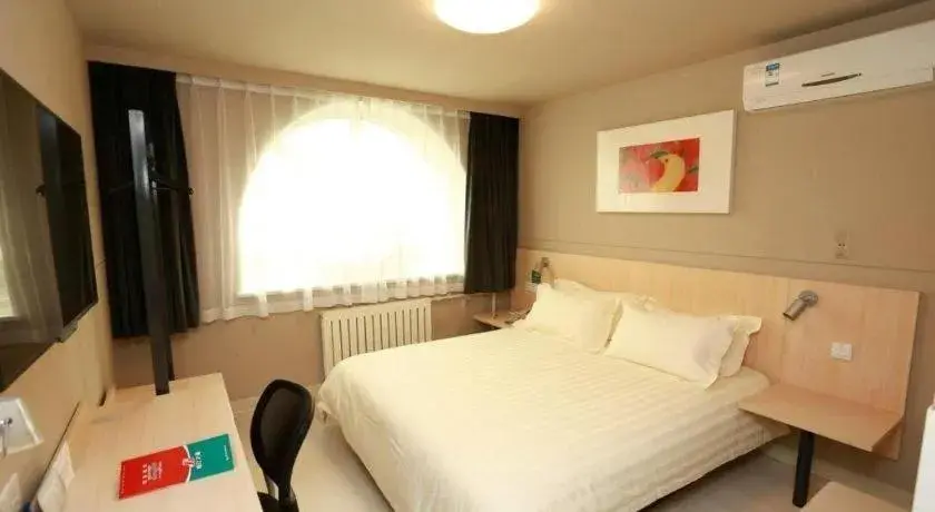 Bed in Jinjiang Inn Hotel Tianjin Xinkai Road Branch Bed in Jinjiang Inn Hotel Tianjin Xinkai Road Branch