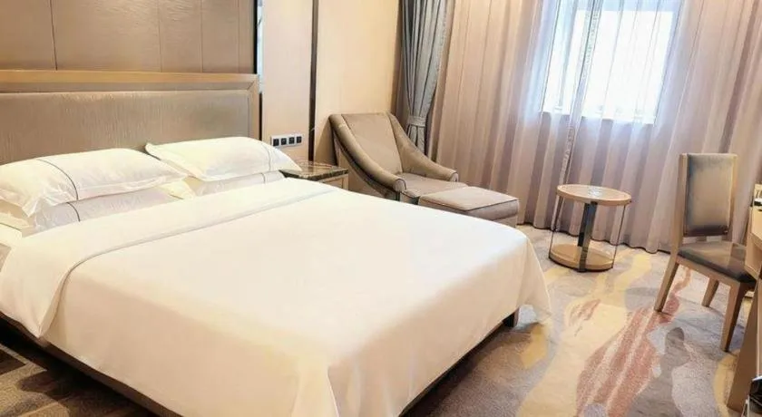 Bed in Guangzhou Rongjin hotel