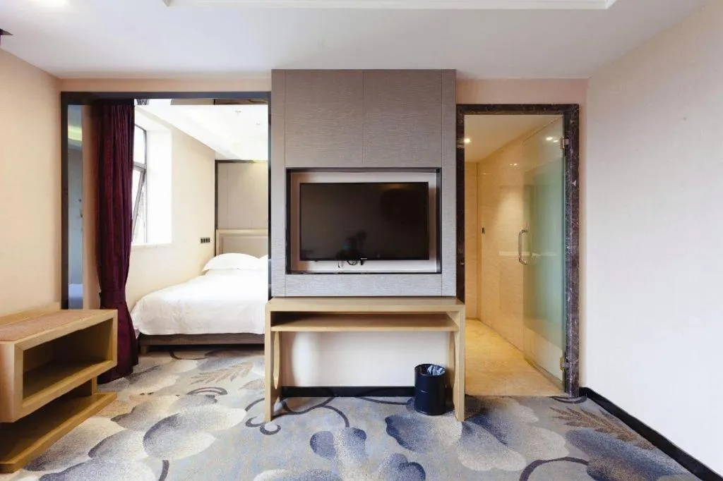 Bed in Guangzhou Rongjin hotel