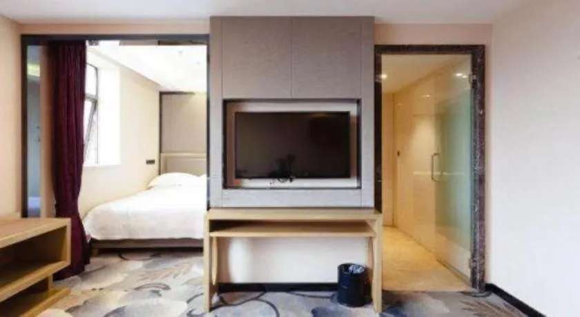 Bed in Guangzhou Rongjin hotel