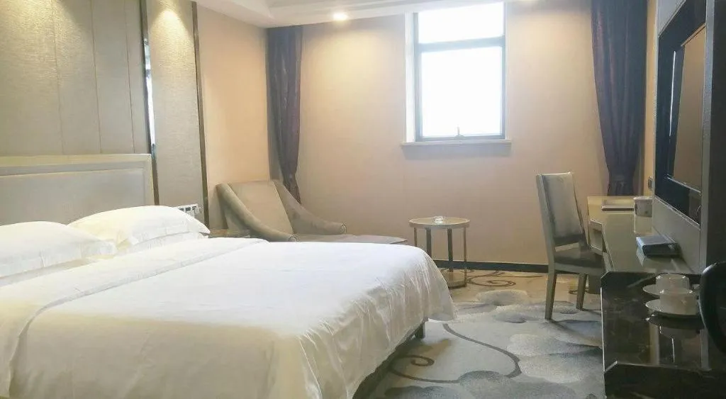 Bed in Guangzhou Rongjin hotel