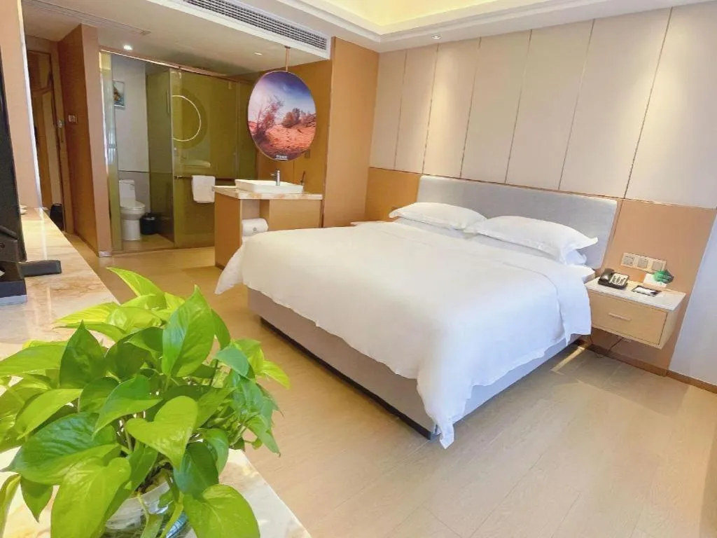 Bed in Guangzhou Rongjin hotel