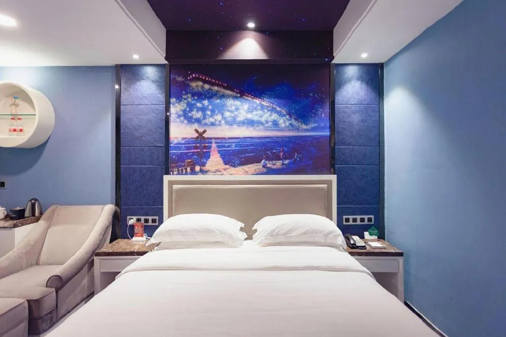 Bed in Guangzhou Rongjin hotel