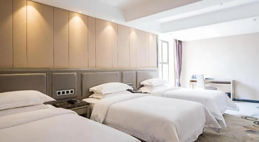 Bed in Guangzhou Rongjin hotel