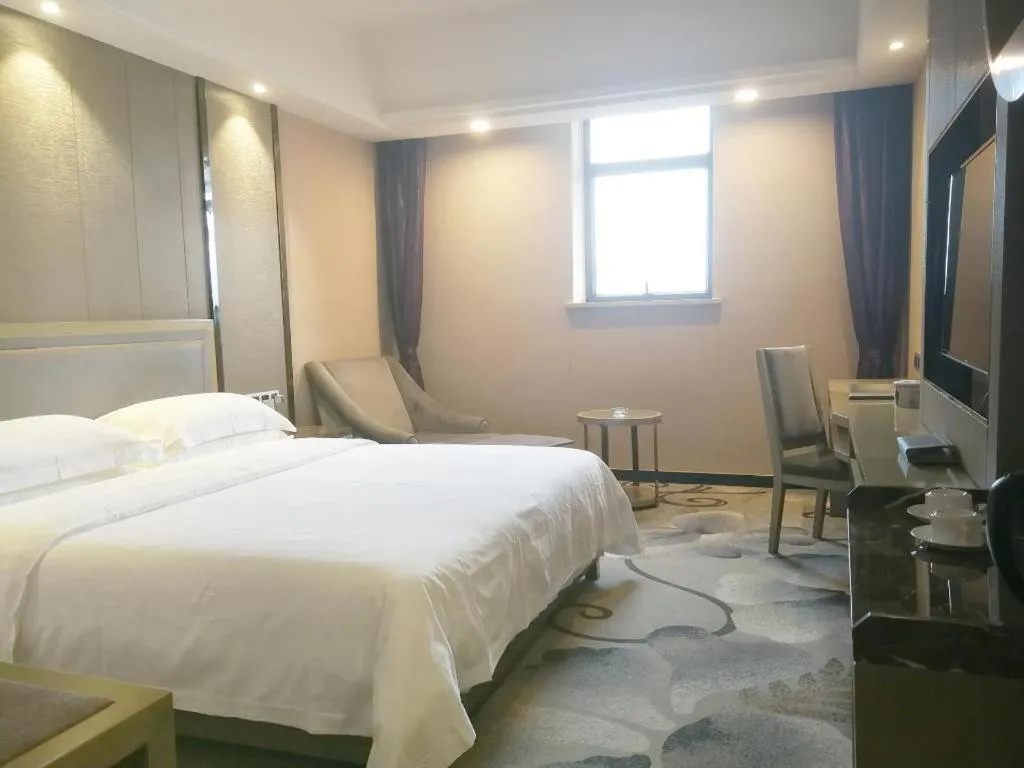 Bed in Guangzhou Rongjin hotel