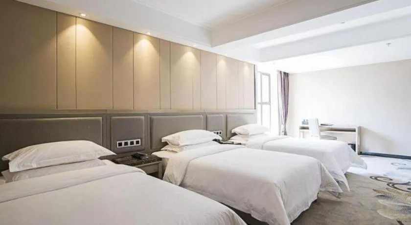 Bed in Guangzhou Rongjin hotel