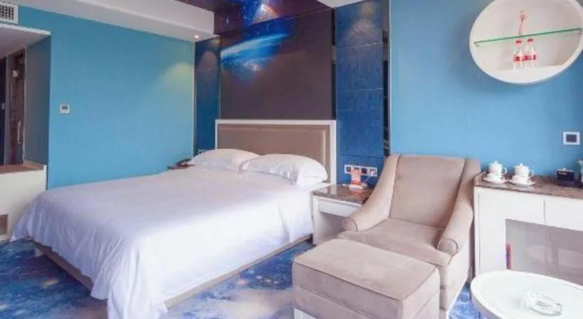 Bed in Guangzhou Rongjin hotel