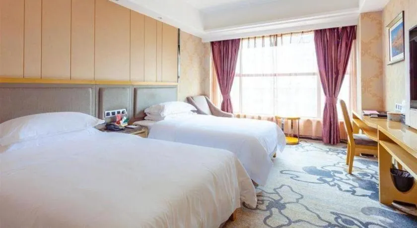 Bed in Guangzhou Rongjin hotel