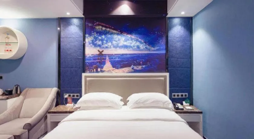 Bed in Guangzhou Rongjin hotel