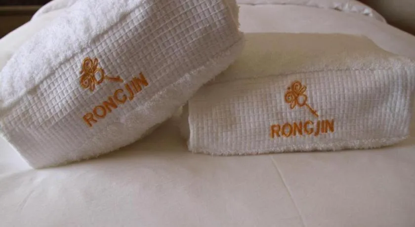 Bed in Guangzhou Rongjin hotel