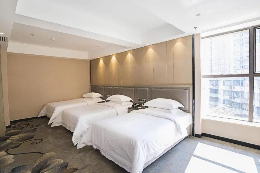 Bed in Guangzhou Rongjin hotel