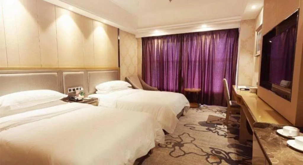 Bed in Guangzhou Rongjin hotel