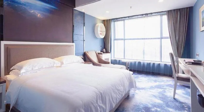Bed in Guangzhou Rongjin hotel