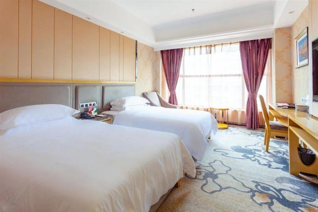 Bed in Guangzhou Rongjin hotel