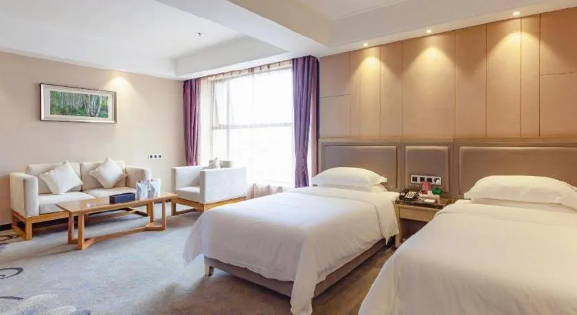 Bed in Guangzhou Rongjin hotel