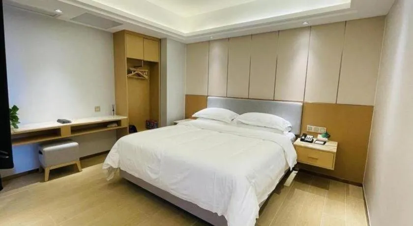 Bed in Guangzhou Rongjin hotel