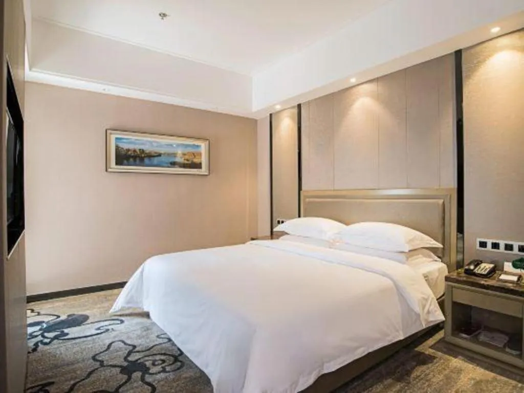 Bed in Guangzhou Rongjin hotel