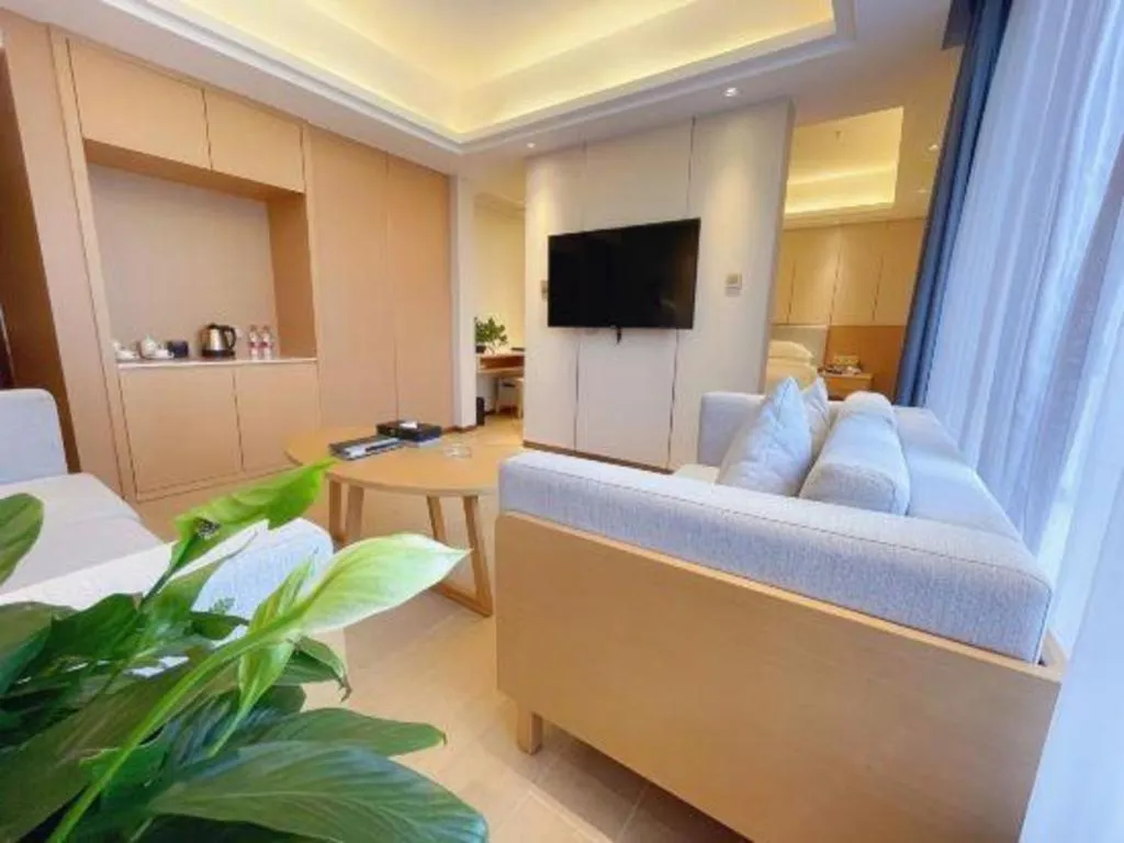 Bed in Guangzhou Rongjin hotel