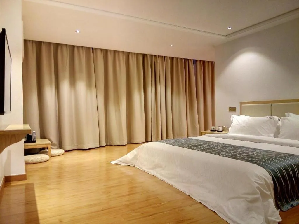 Bed in Guangzhou Impression Hotel