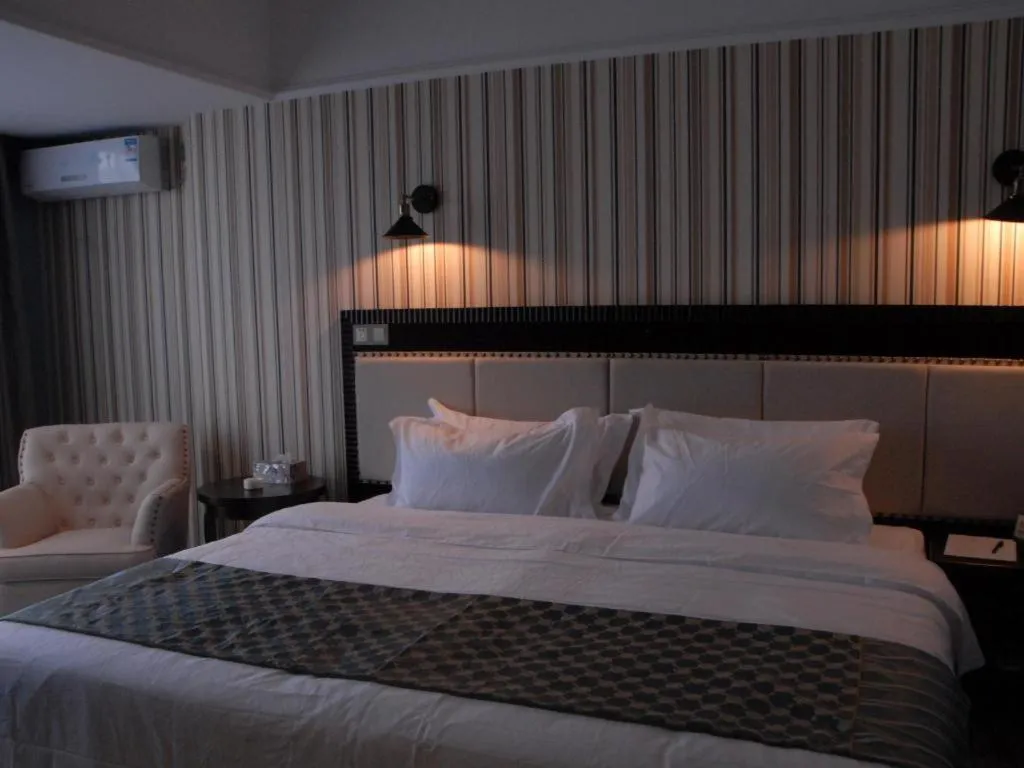 Bed in Guangzhou Impression Hotel