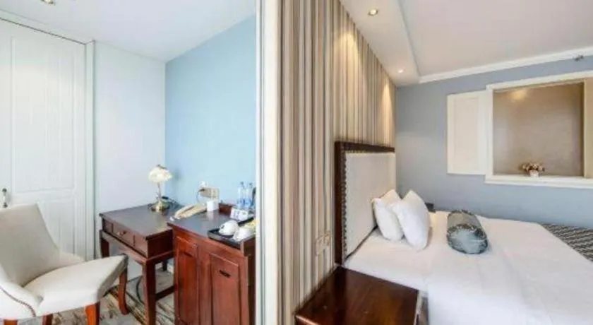 Bed in Guangzhou Impression Hotel