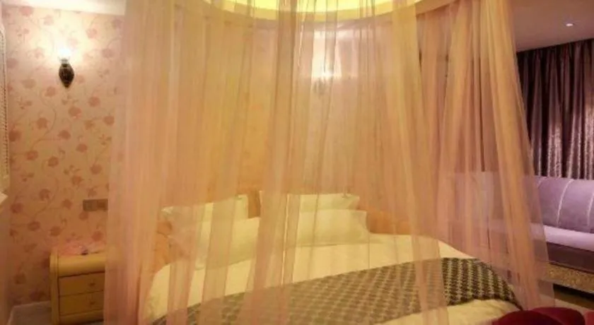 Bed in Guangzhou Impression Hotel