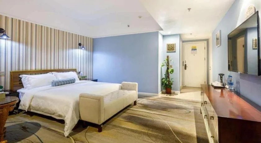 Bed in Guangzhou Impression Hotel