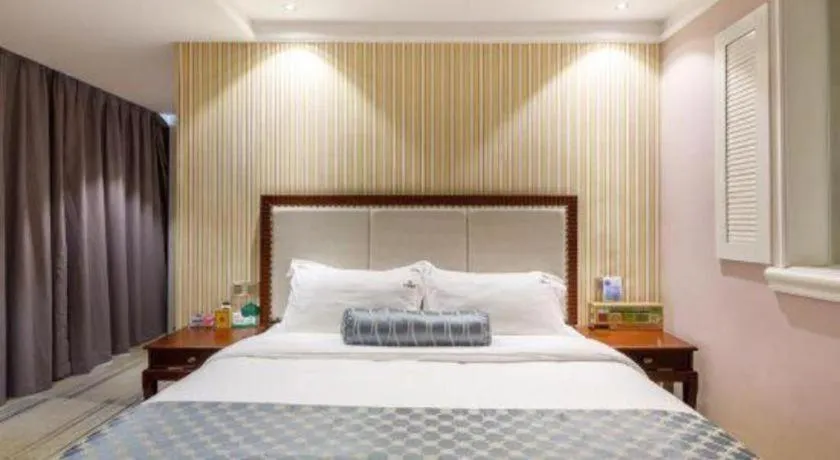 Bed in Guangzhou Impression Hotel