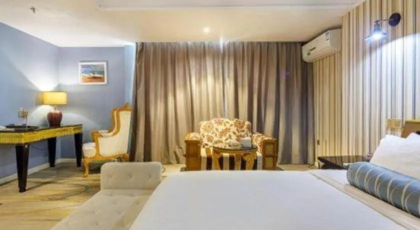 Bed in Guangzhou Impression Hotel