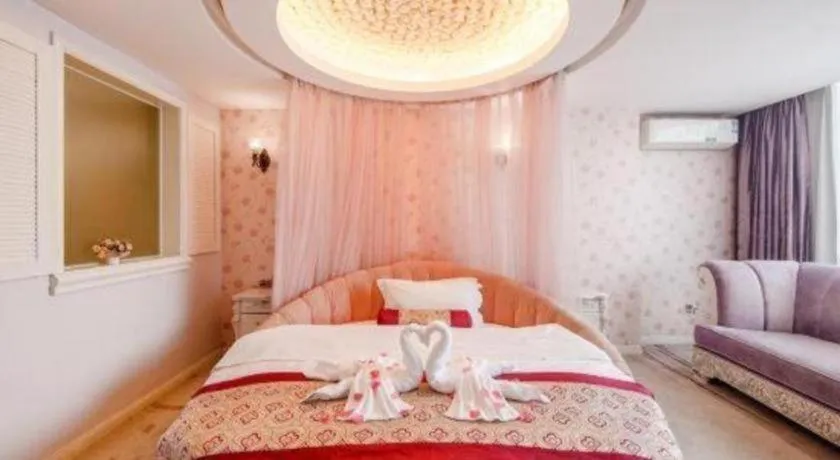 Bed in Guangzhou Impression Hotel