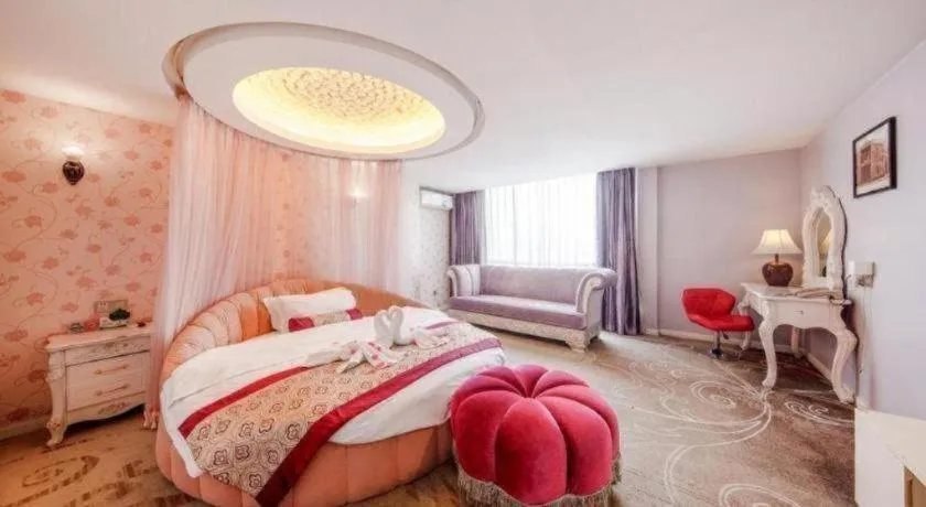 Bed in Guangzhou Impression Hotel