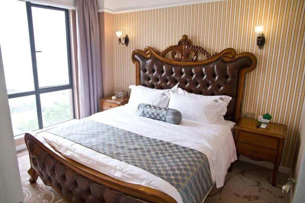 Bed in Guangzhou Impression Hotel