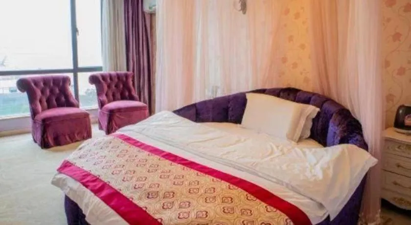 Bed in Guangzhou Impression Hotel