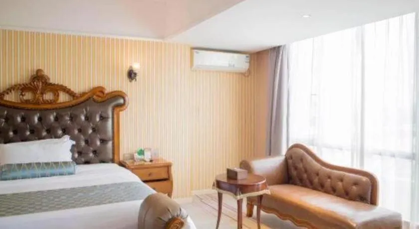 Bed in Guangzhou Impression Hotel