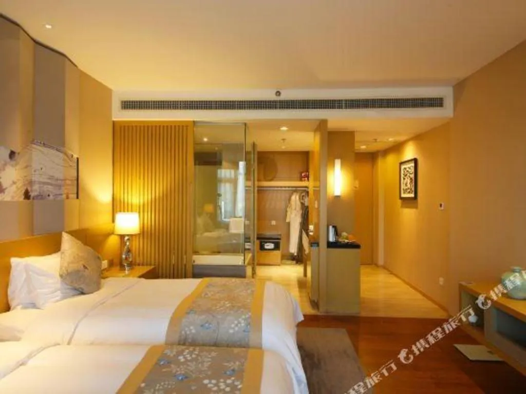Bed in CITIC Jinling Hotel