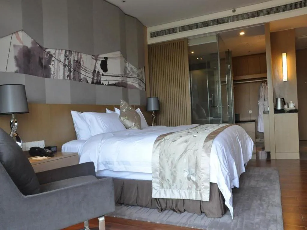 Bed in CITIC Jinling Hotel