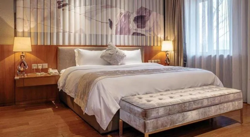 Bed in CITIC Jinling Hotel