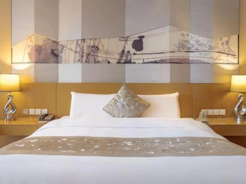 Bed in CITIC Jinling Hotel