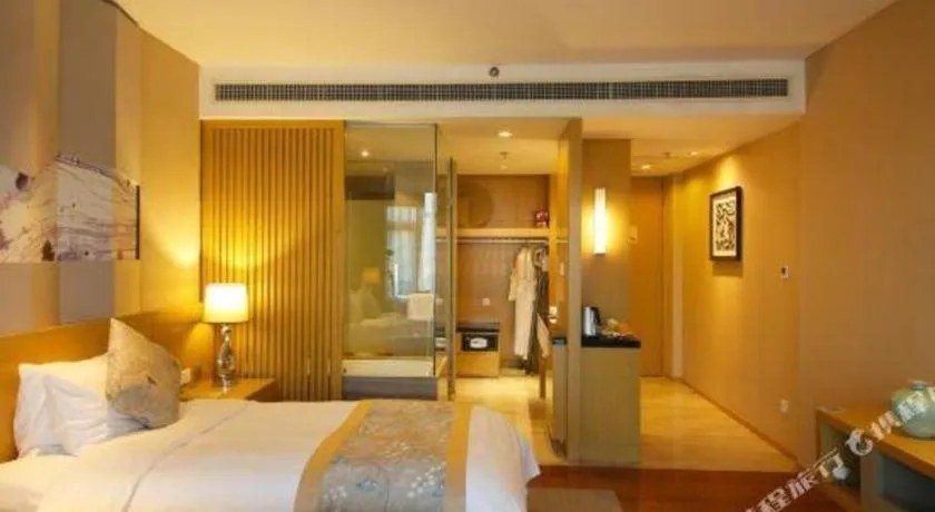 Bed in CITIC Jinling Hotel