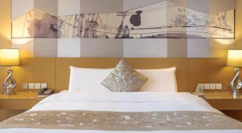 Bed in CITIC Jinling Hotel