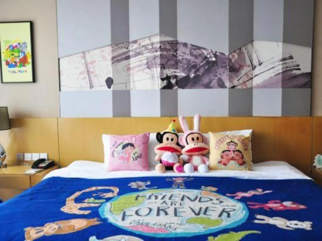 Bed in CITIC Jinling Hotel