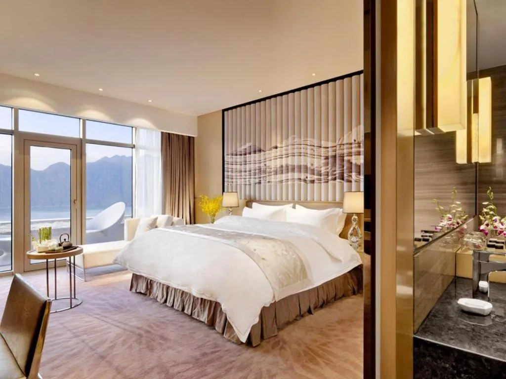 Bed in CITIC Jinling Hotel