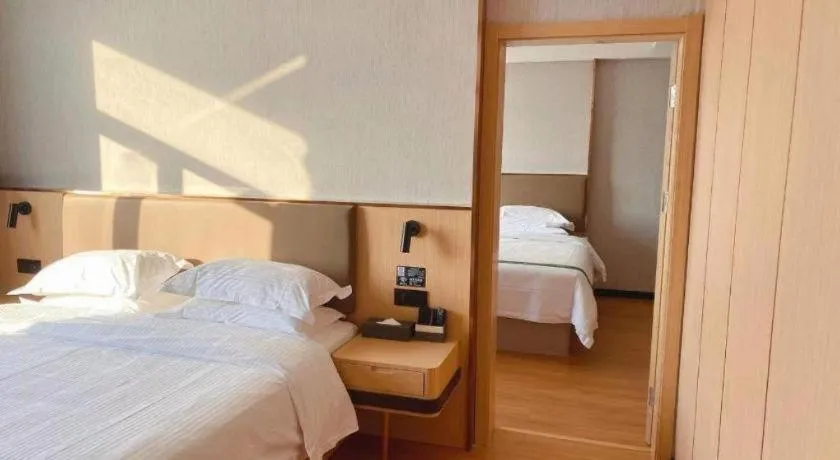 Bed in GreenTree Inn XuZhou PiZhou Dayunhe Decorative city PiXin(N) Road Express Hotel